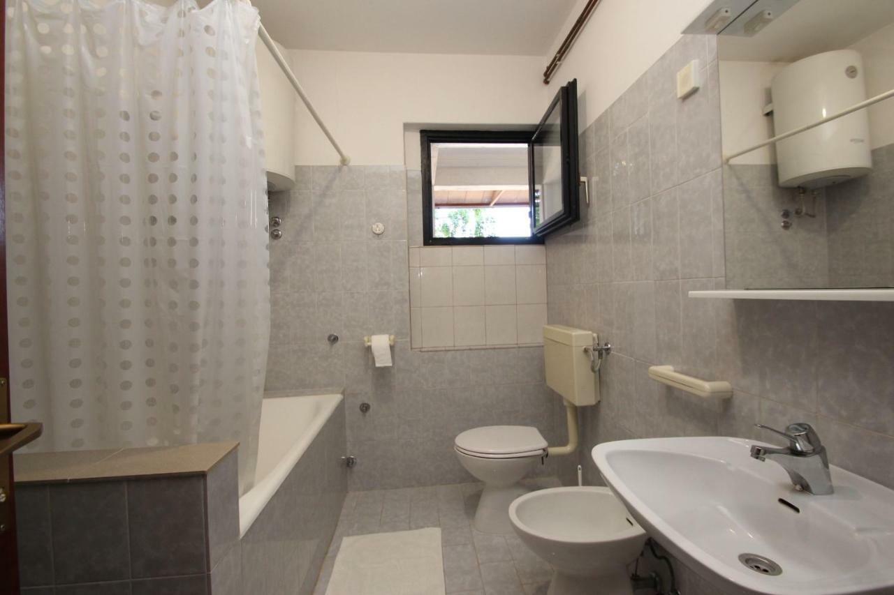 Apartment Sasa Bozac Porec Exterior photo